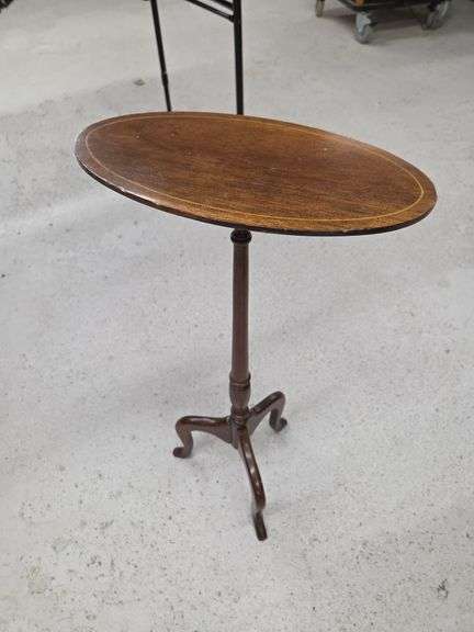Oval Mahogany Pedestal Table with Tripod Base image