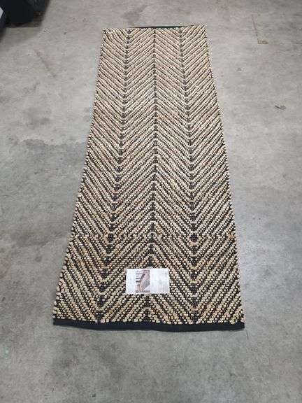 THRESHOLD 2 FT 4 INCH X 7 FT RUNNER RUG image