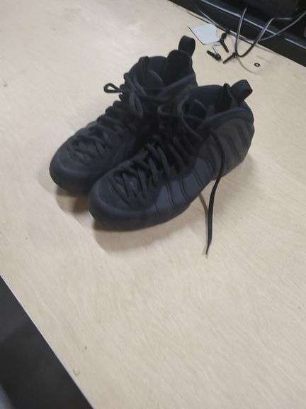 NIKE SZ 11.5 SHOES image