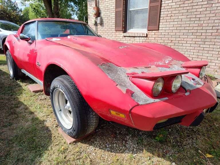 Offsite- 1976 Chevorlet Corvette (Has Title) image
