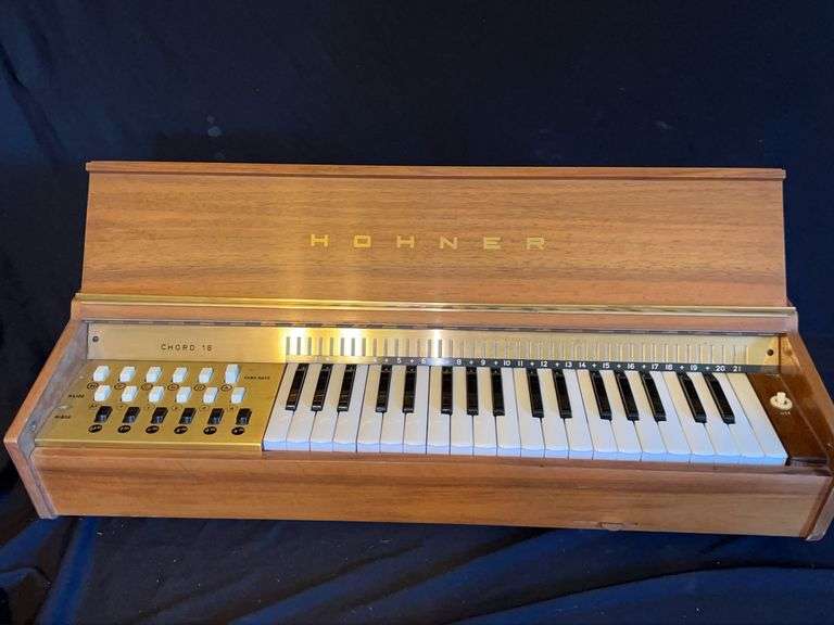 Hohner Chord 18 Keyboard image