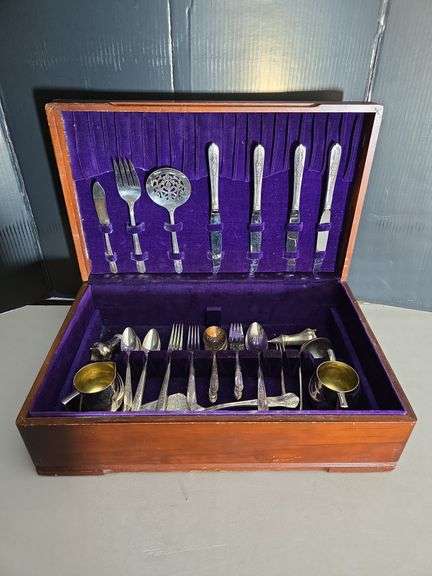 Nobility Plate Silverware Set with Wood Case image