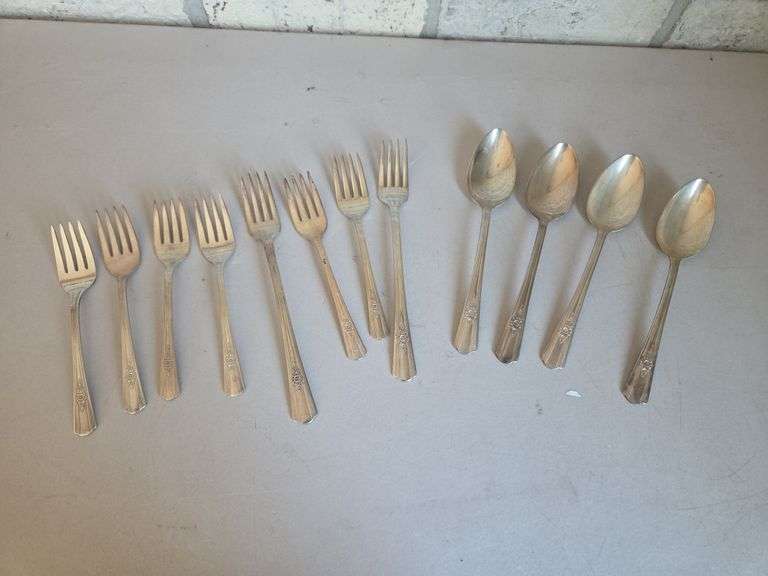 WM Rogers Overland Silver Plated Flatware Set image