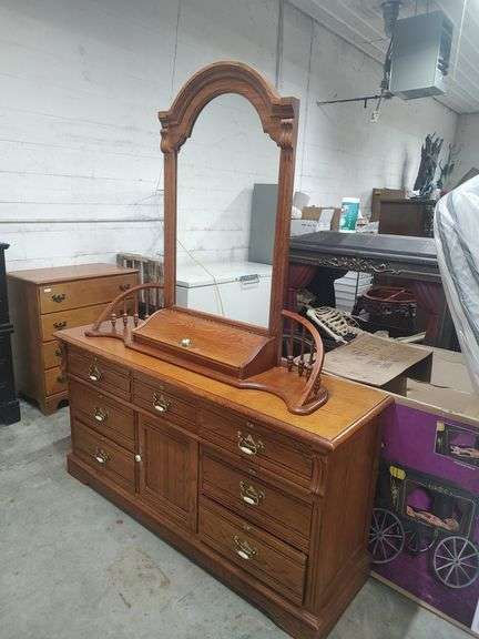LEXINGTON FURNITURE - 9 DRAWER DRESSER WITH MIRROR - 64X19X84 image