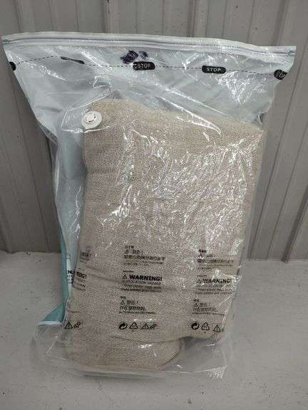 Inflatable Cushion/Pillow in Vacuum Sealed Bag image