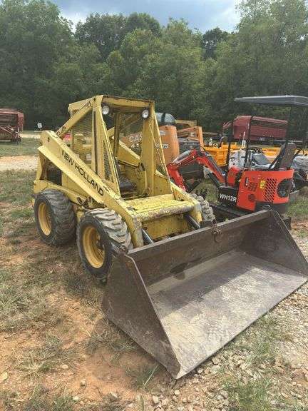 L9- New Holland Skid Steer AL35 image