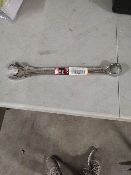 HUSKY 1 1/2 INCH WRENCH image