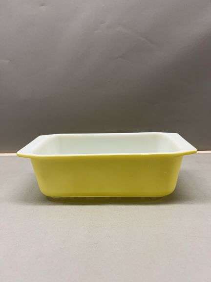 Pyrex Yellow 913 Baking Dish image