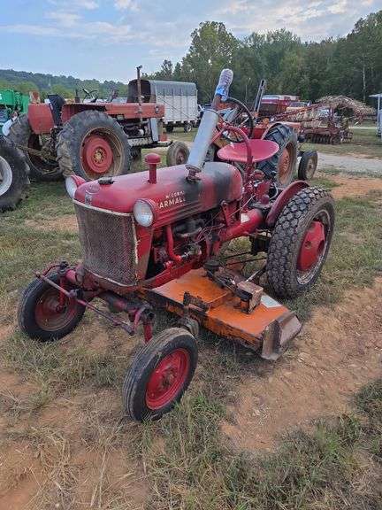 L9- Farmall Cub Tractor image