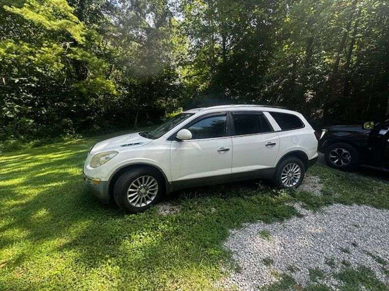 White Buick Enclave SUV image