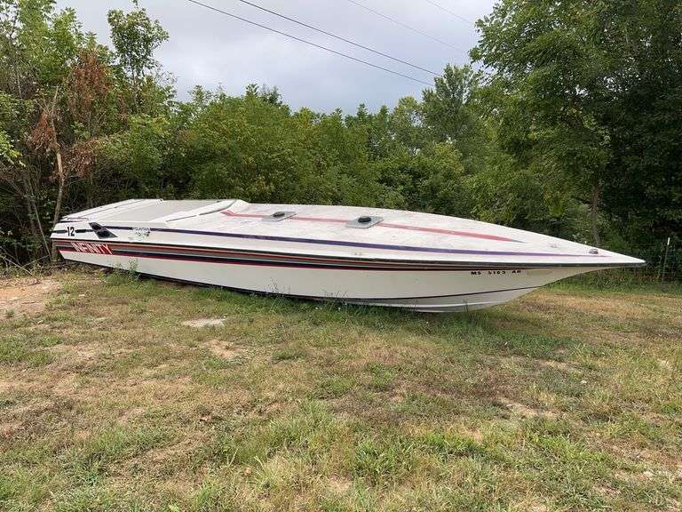 L15C - 1988 Fountain Brand Boat (Has Title) image