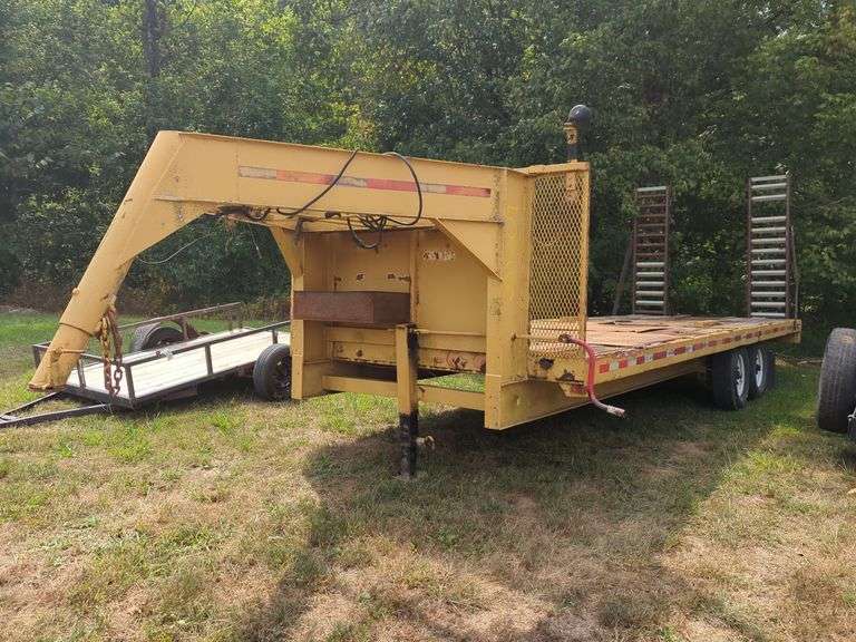 L15A - 24 Ft Hillsboro Flat Bed Gooseneck image