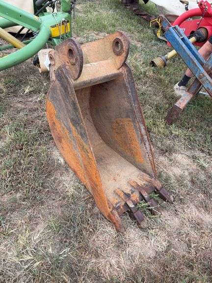 L6 - Backhoe Bucket image