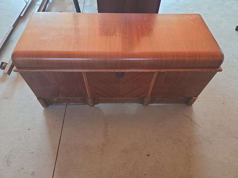 Style Cedar Chest with Interior Tray image