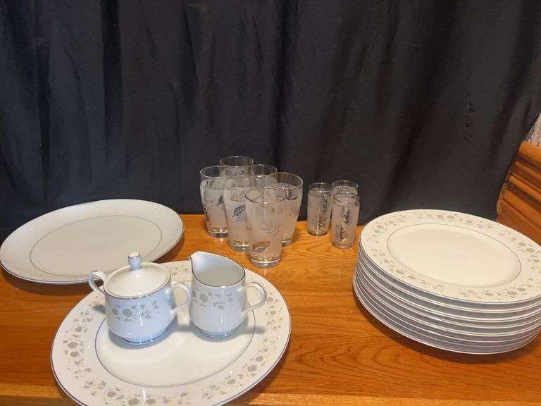 Carlion Andover & Mikasa Couture Candlelight Dinnerware Set image