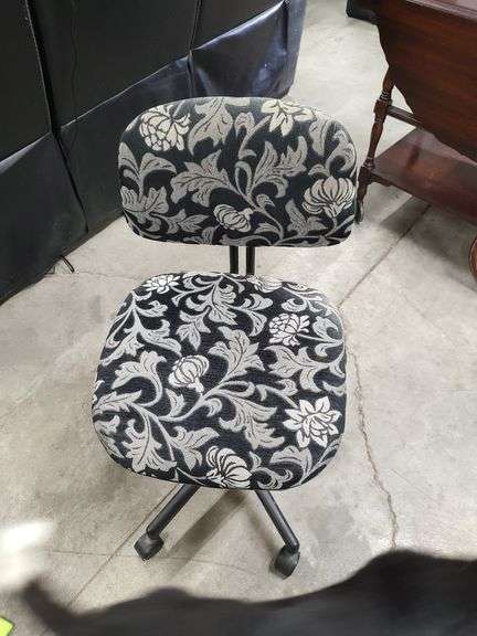 ROLL AROUND OFFICE CHAIR ADJUSTABLE HEIGHT image