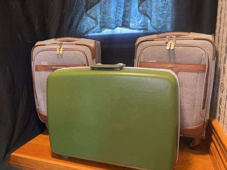 Tommy Bahama & Samsonite Luggage Set - 3 Pieces image