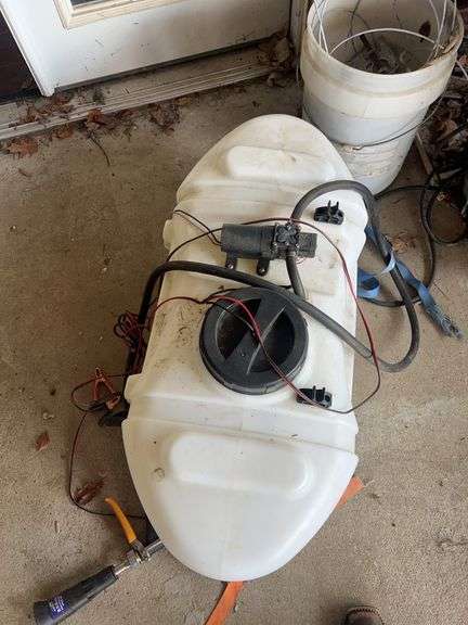 15 Gallon Sprayer Tank with High Efficiency Spray Gun image