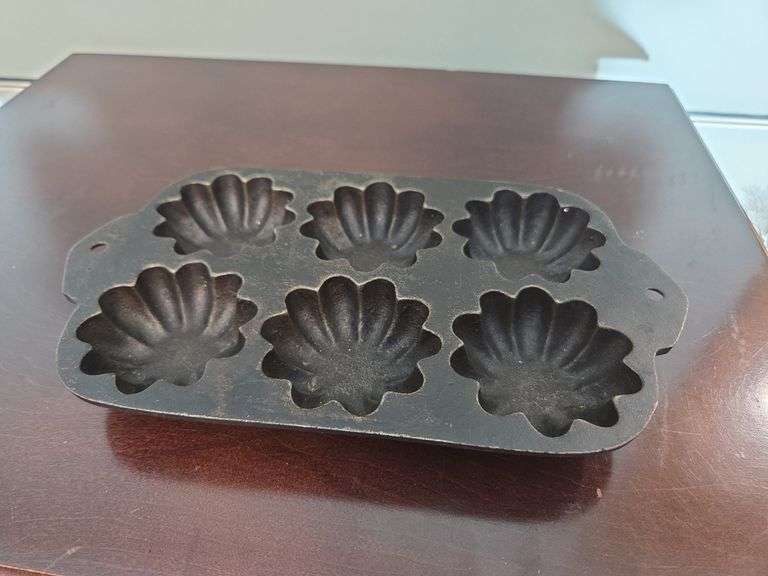 Cast Iron Cornbread Muffin Pan, Made in USA image