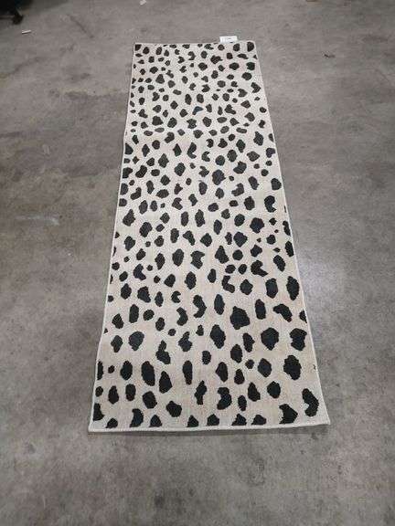 THRESHOLD SPOTTED LEOPARD 2 FT 4 INCH X 7 FT image