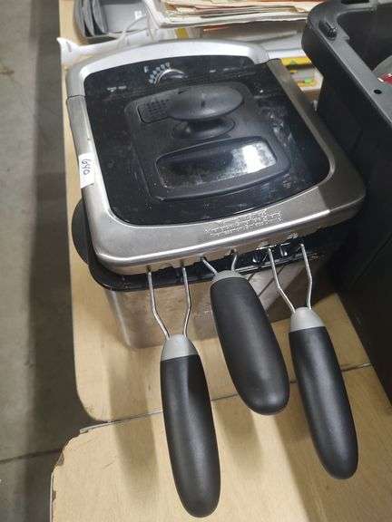 FARBERWARE DEEP FRYER WITH BIG BASKET AND 2 SMALL BASKETS image