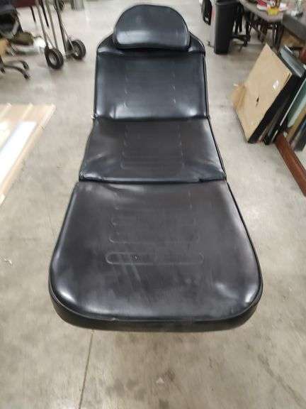 TATTOO MASSAGE BED WITH ADJUSTABLE HEAD AND LEG SETTINGS WITH REMOVABLE HEAD PILLOW image