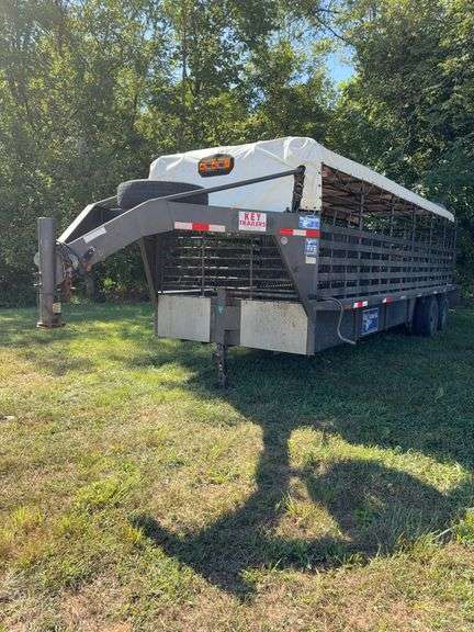L15A- 2004 24 Ft Gooseneck Livestock Trailer (No Title) image
