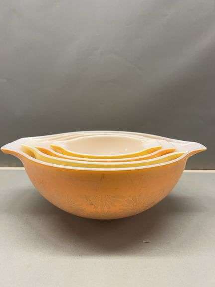 Pyrex Yellow and Orange Mixing Bowl Set - 4 Pieces image