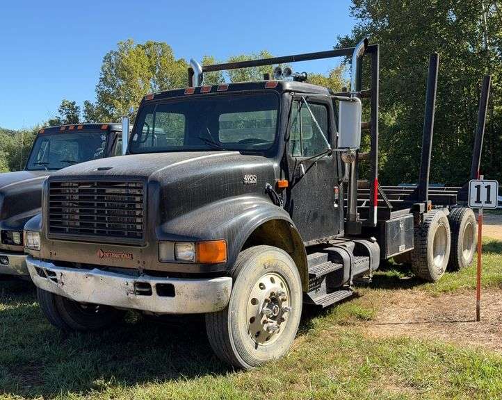 L11- 1991 International 490 Tandem Log Truck (Has Title) image