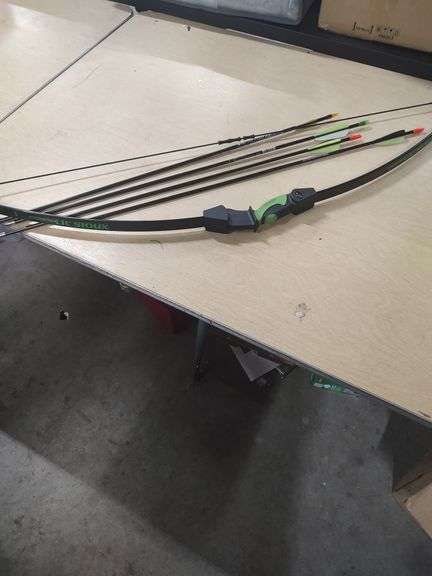 BARNETT LIL SIOUX BOW AND ARROWS image