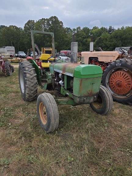 L9- John Deere 2040 image