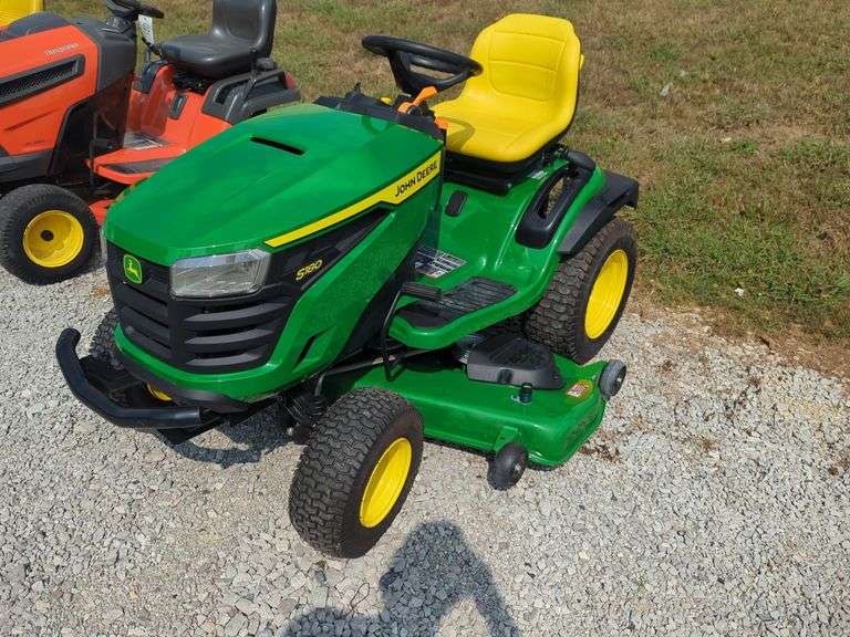 L16 - John Deere S180 image