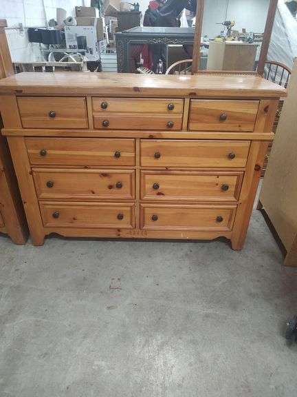 VAUGHN BASSETT - AMERICAN FARMHOUSE - 9 DRAWER DRESSER - MATCHES LOT 33 AND 35 - 62X19X44 image