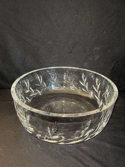 Crystal Serving Bowl with Leaf Design image