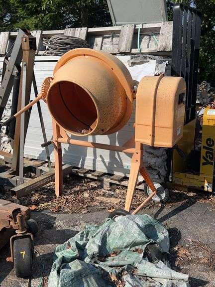 Machinery 3 1/2 Cubic Foot Cement Mixer image