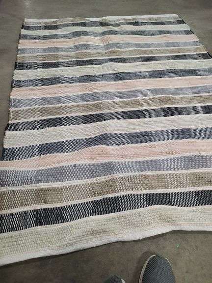 ROOM ESSENTIALS 4 FT X 5 FT 6 INCH HANDWOVEN AREA RUG image