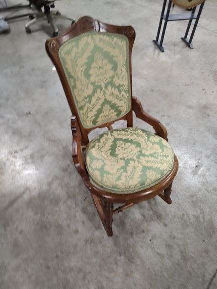 VINTAGE ROCKING CHAIR image