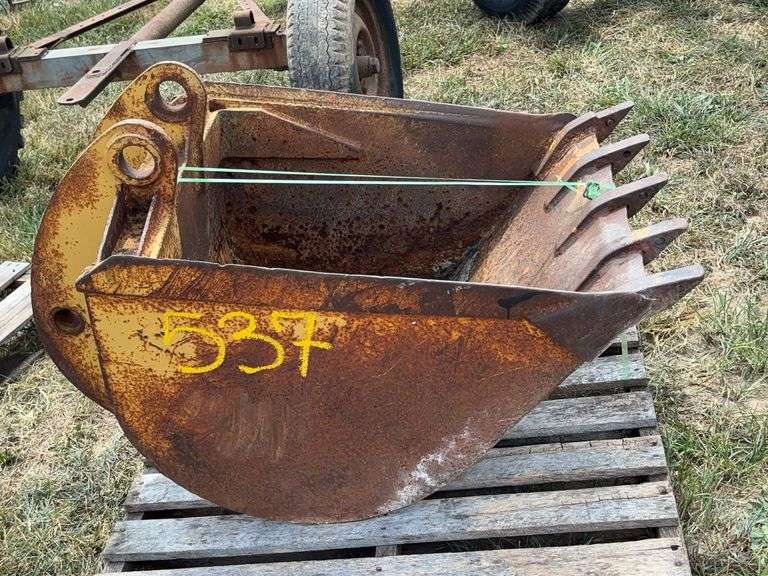 L6- 38 Inch Track Hoe Bucket image