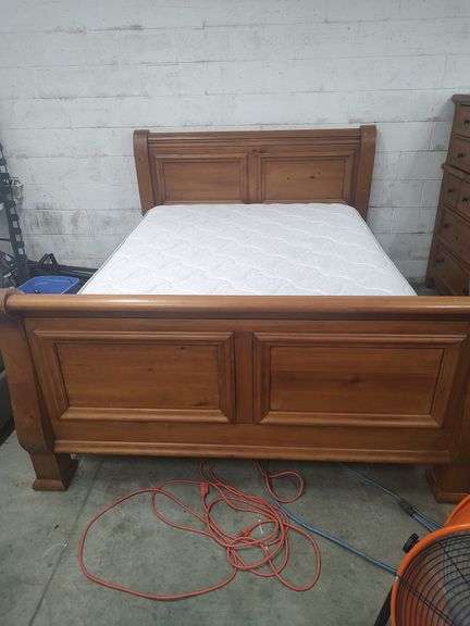 VAUGHN BASSETT - QUEEN SIZE SLEIGH BED - HEADBOARD WITH FOOTBOARD AND RAILS - BOX SPRING AND MATTRESS WILL BE GIVEN TO BUYER IF WANTED - MATCHES LOT 34 AND 35 image