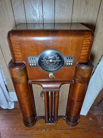 Zenith Console Radio image
