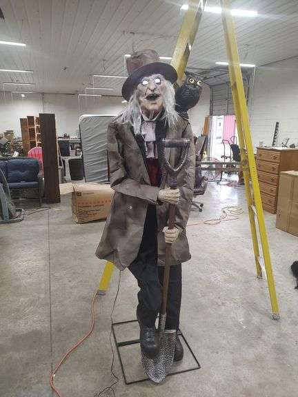 HOME DEPOT - 6.5 FT ANIMATED GRAVE DIGGER - HALLOWEEN DECORATION image