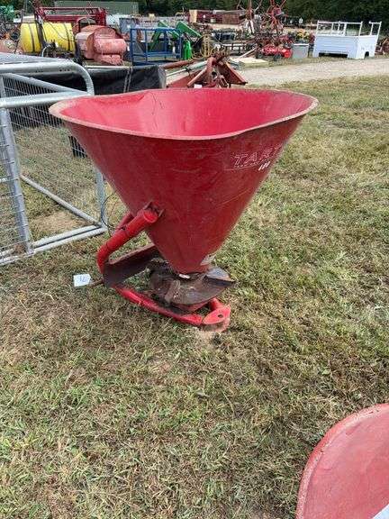 L3- Fertilizer Spreader 3Pt Hitch image