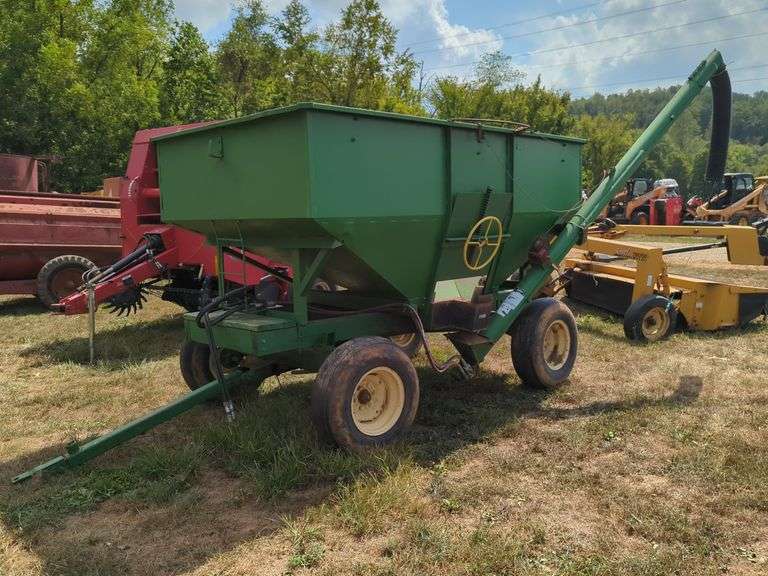 L10 - John Deere Gravity Wagon image