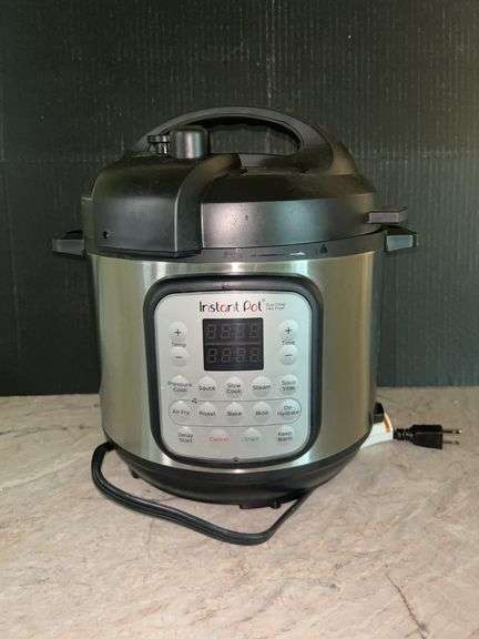 Instant Pot Duo Crisp + Air Fryer, 6 Quart image