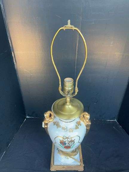 Porcelain Urn Lamp with Golden Accents image
