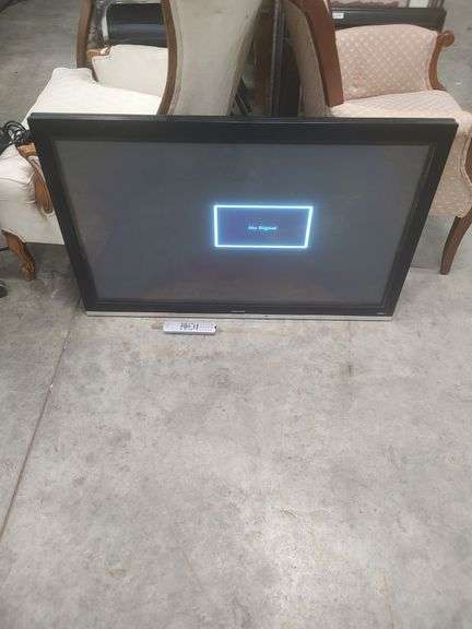 MAGNAVOX 42 INCH FLAT SCREEN TV WITH REMOTE CONTROL image