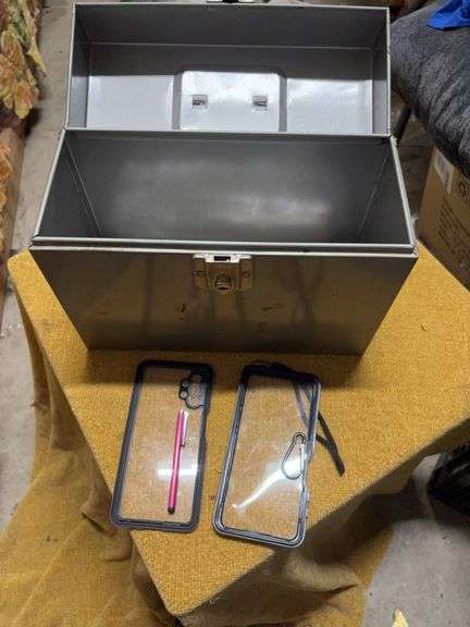 METAL LOCKING BOX WITH KEY image