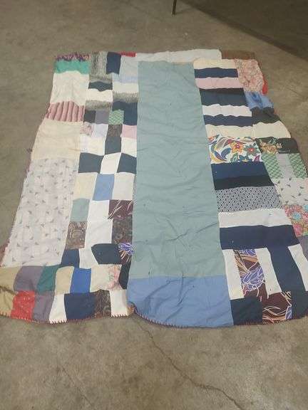 TWIN SIZE TACK QUILT image