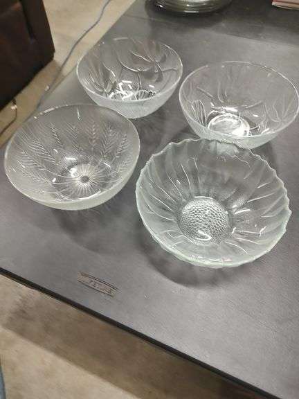 4 SALAD MIXING BOWLS image