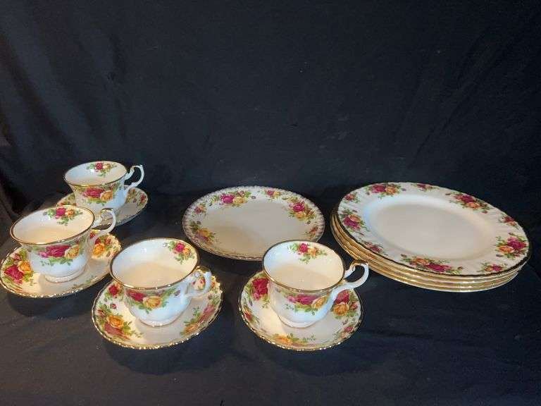 Royal Albert Old Country Roses China Set image
